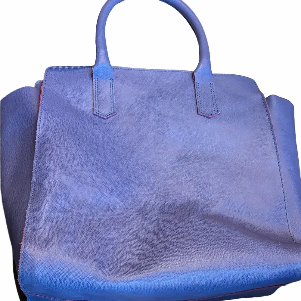 Innue Genuine Italian leather cornflower blue Stylish top zip Handbag.